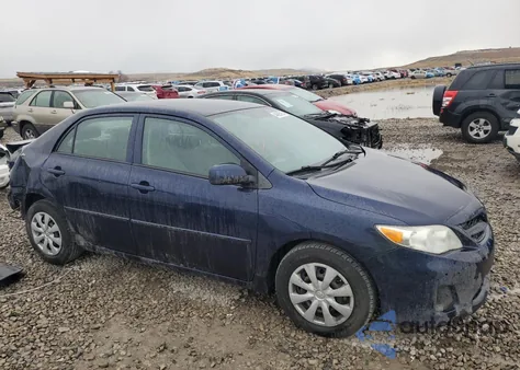 2013 Toyota Corolla Base z USA, uszkodzony, nr VIN 2T1BU4EE2DC986278